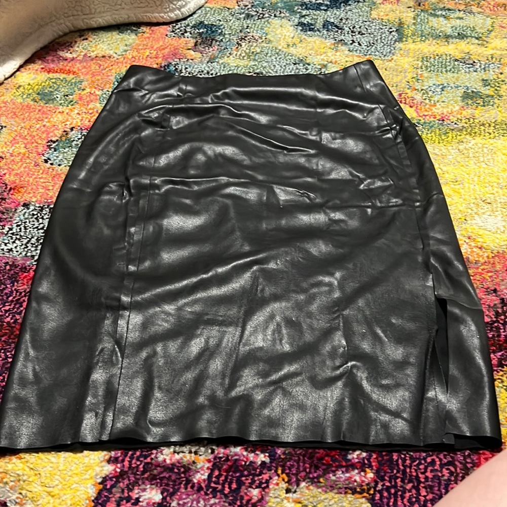 Black faux leather pencil skirt
